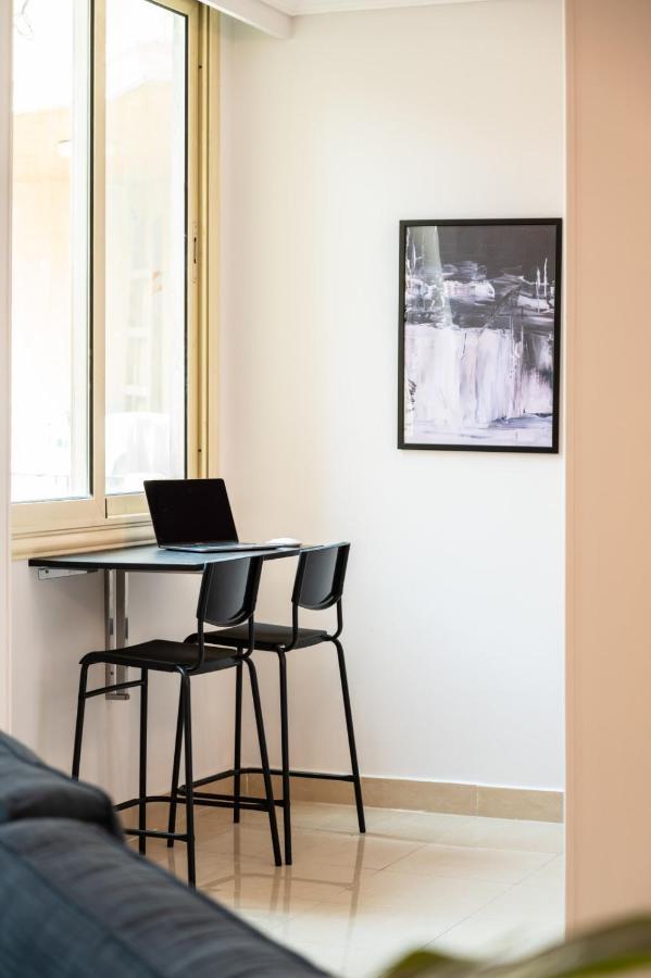 Distinct & Decent 2 Bdr Apt Steps From Nightlife And Airport Kaherah Luaran gambar