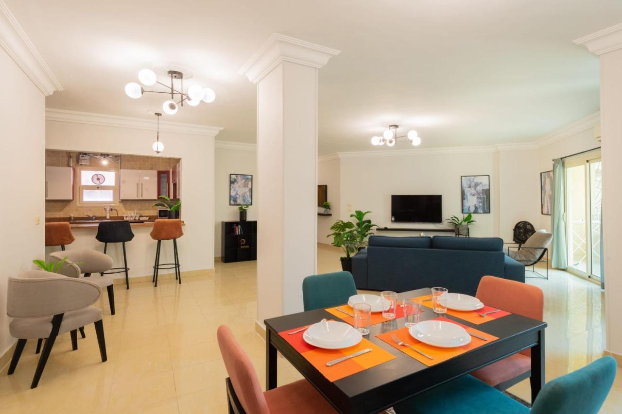 Distinct & Decent 2 Bdr Apt Steps From Nightlife And Airport Kaherah Luaran gambar