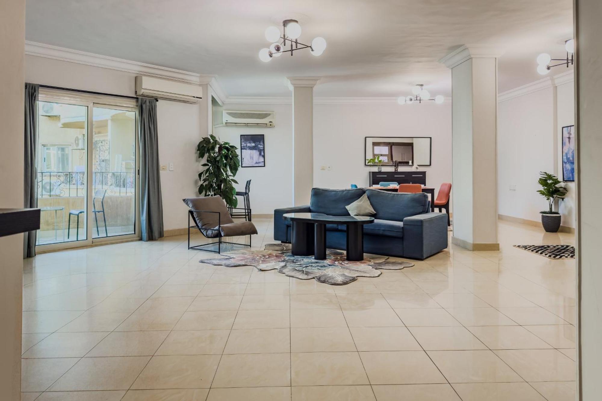 Distinct & Decent 2 Bdr Apt Steps From Nightlife And Airport Kaherah Luaran gambar