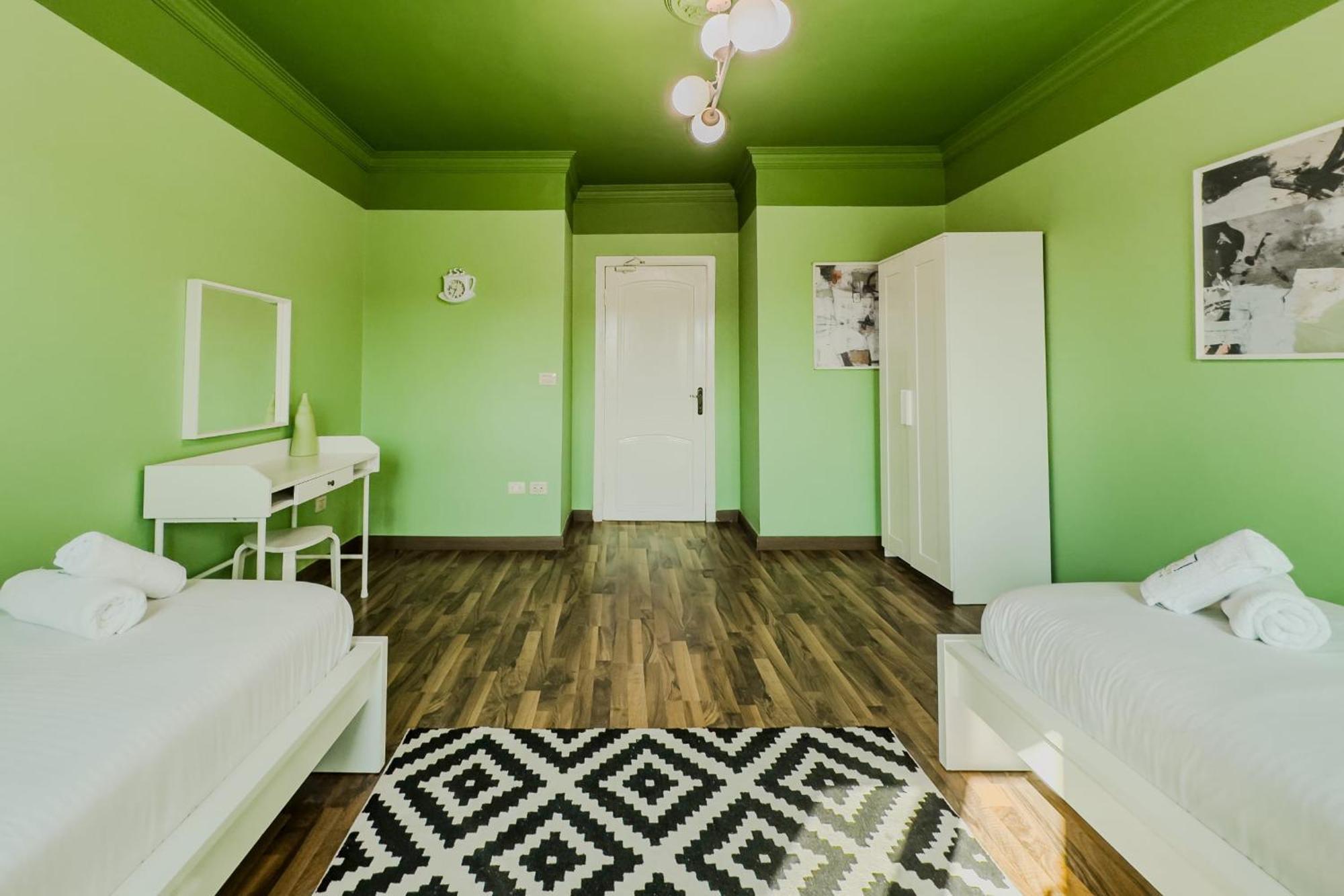 Distinct & Decent 2 Bdr Apt Steps From Nightlife And Airport Kaherah Luaran gambar