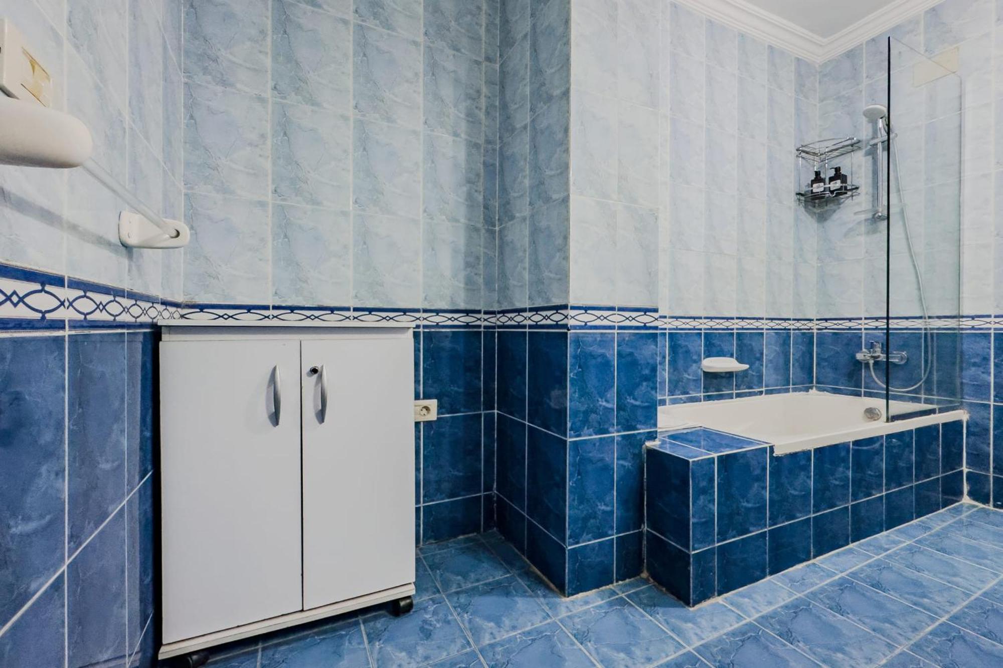 Distinct & Decent 2 Bdr Apt Steps From Nightlife And Airport Kaherah Luaran gambar