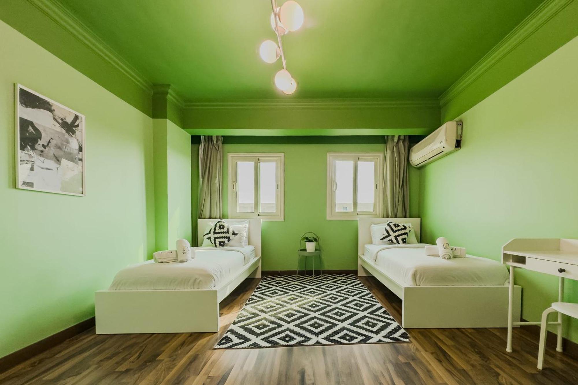 Distinct & Decent 2 Bdr Apt Steps From Nightlife And Airport Kaherah Luaran gambar